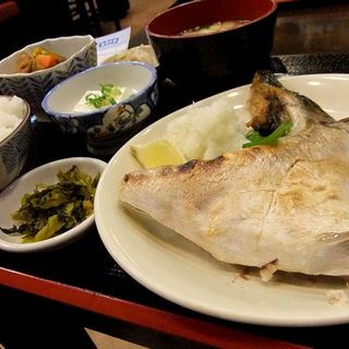 ブリかま塩焼定食(おきよ食堂)