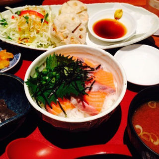 選べる小どんぶりと選べるおかずのセット(おこげ本店 )