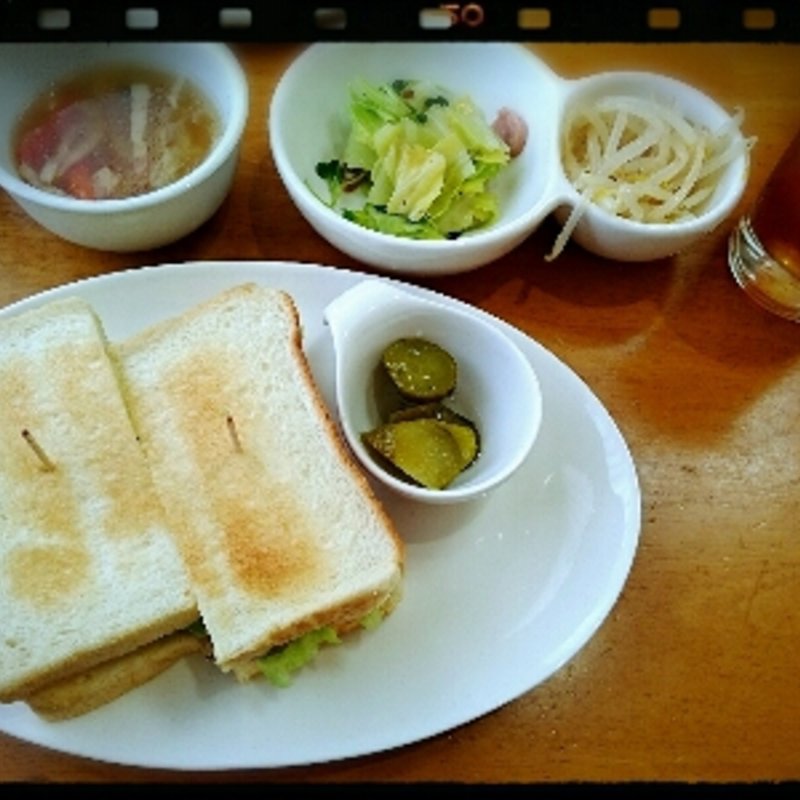 月替わりランチ（信州ハーブ鶏のマスタードクリームサンド）(おさんぽカフェ 松本店 )