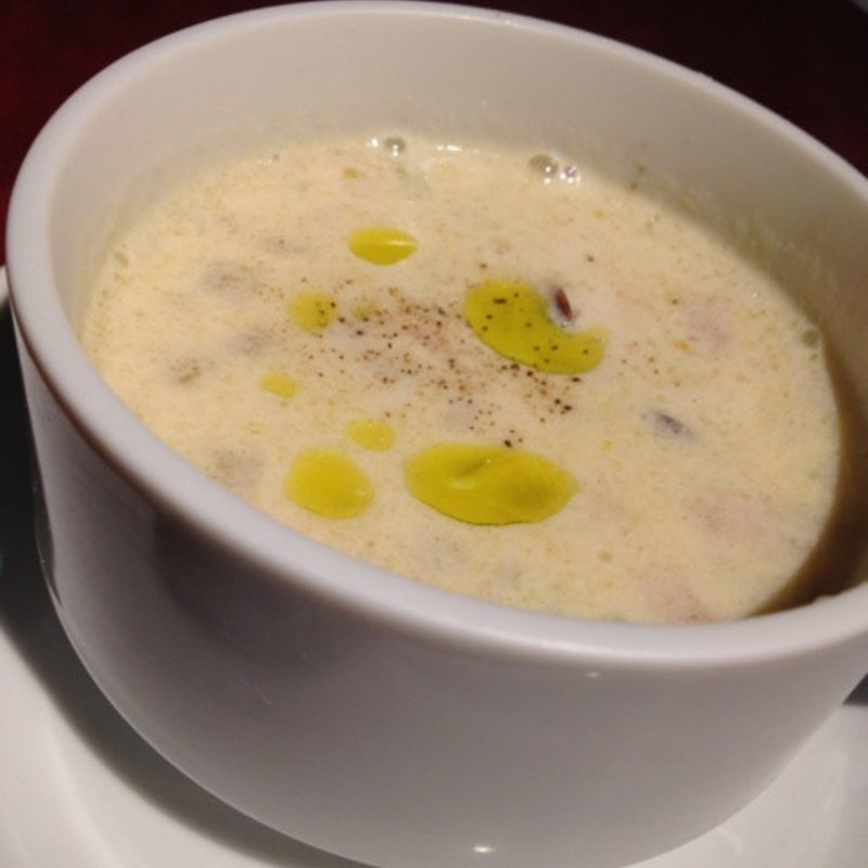 クラムチャウダー(オステリア ヴィン カフェ （Osteria Vin CAFFE）)