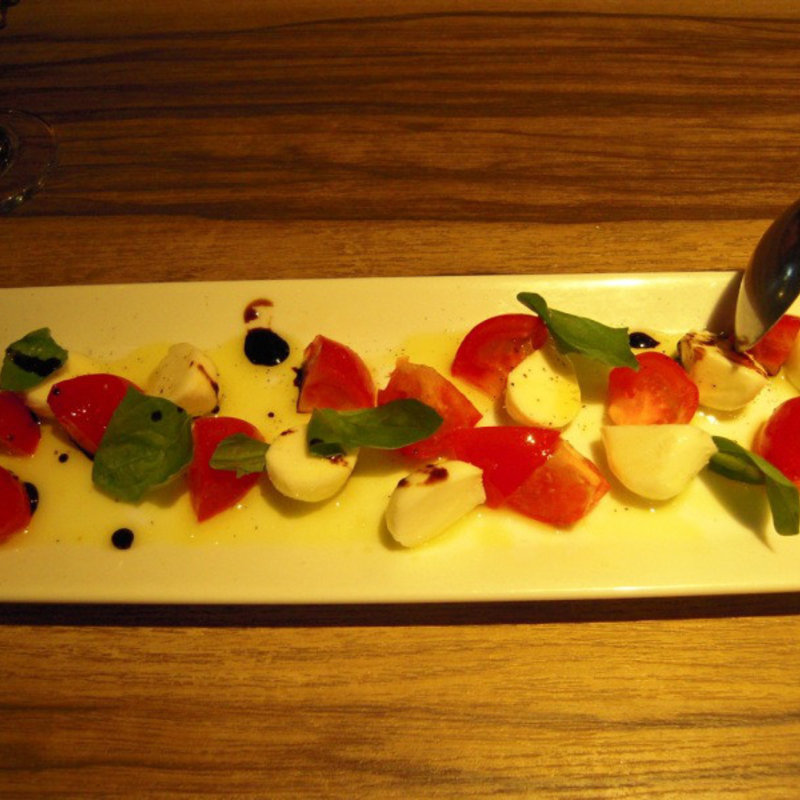 フルーツトマトのカプレーゼ(オステリアイルフォルノ)