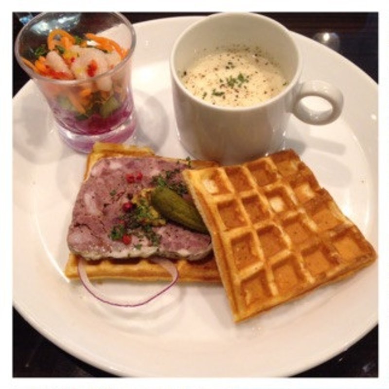 パテドカンパーニュのワッフル(オスロコーヒー 銀座コア店)