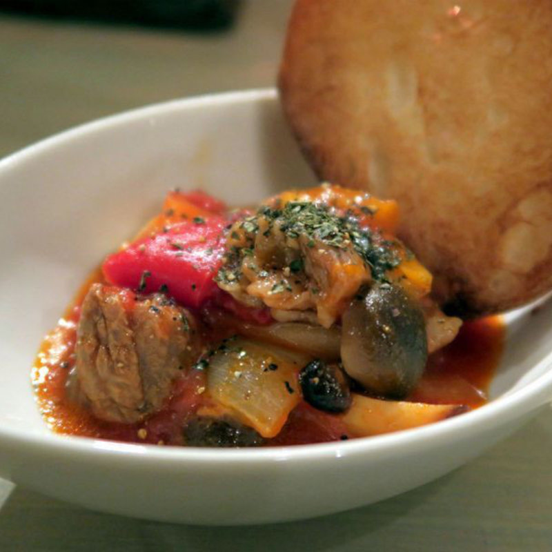 神戸牛の牛すじと野菜のトマト煮込み(odaidoko Blue Cat（おだいどこ ブルーキャット）)