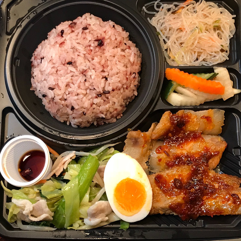 焼き豚のレモングラス焼き弁当(バインセオ サイゴン 有楽町店 )