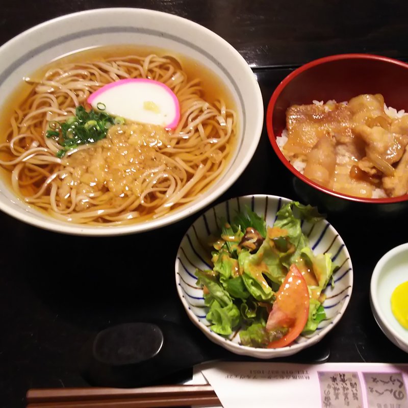 日替わりランチ（そば＋小豚丼）(のんべぇ・くうべぇ )
