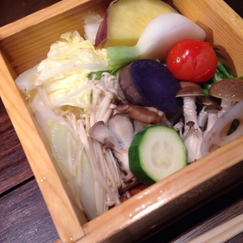 季節野菜ともち豚のせいろご膳(おばんざい　おせんべい　かまだ )