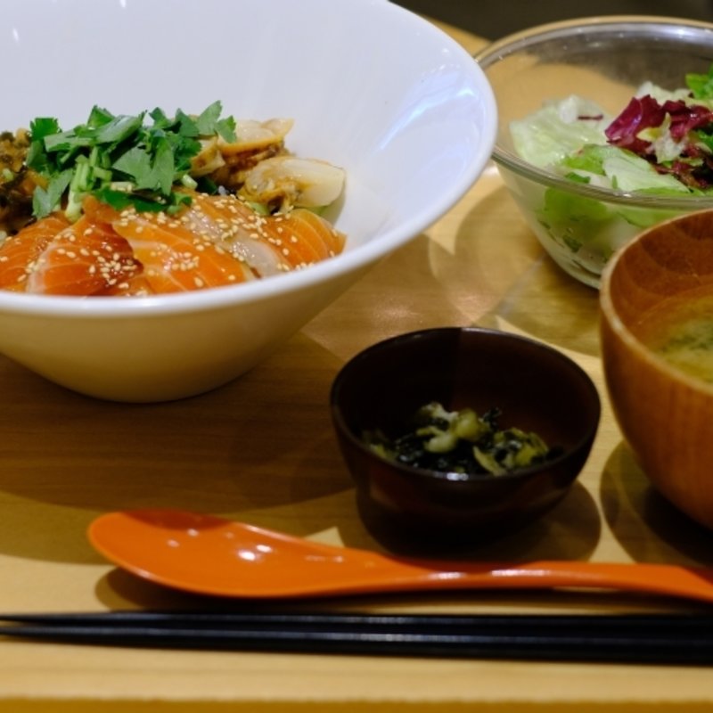 あおもり三色丼(おぼんdeごはん 三井アウトレットパーク 木更津店)
