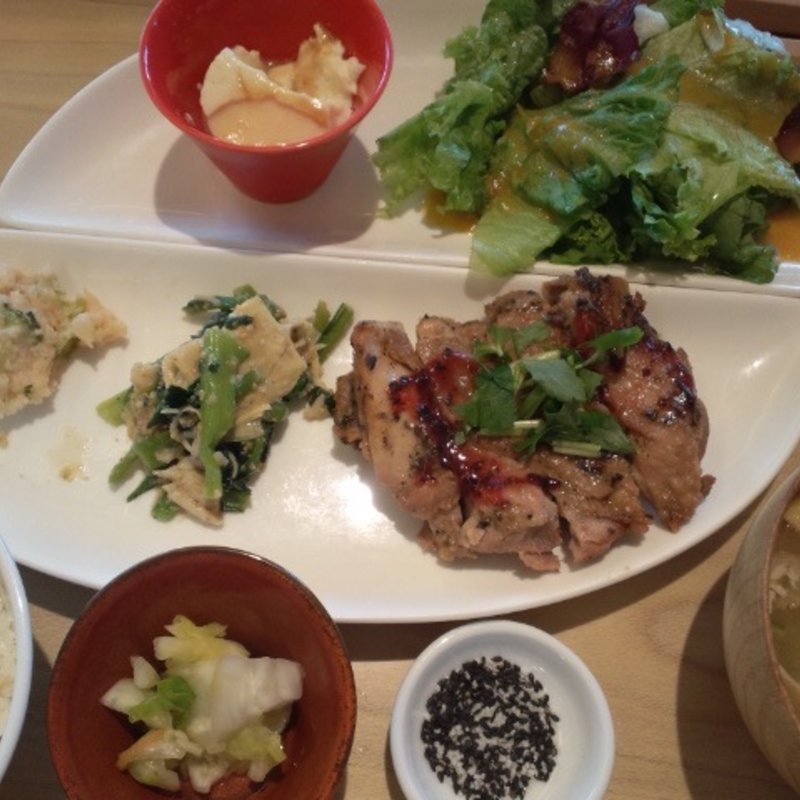 おぼんde定食(おぼんdeごはん 上大岡京急店)