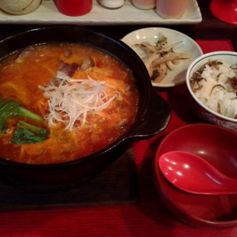 ﾄﾏﾄﾁｰｽﾞ鍋らーめん　（昼じゃこ山椒ごはん）(とまとらーめん お多ふく)