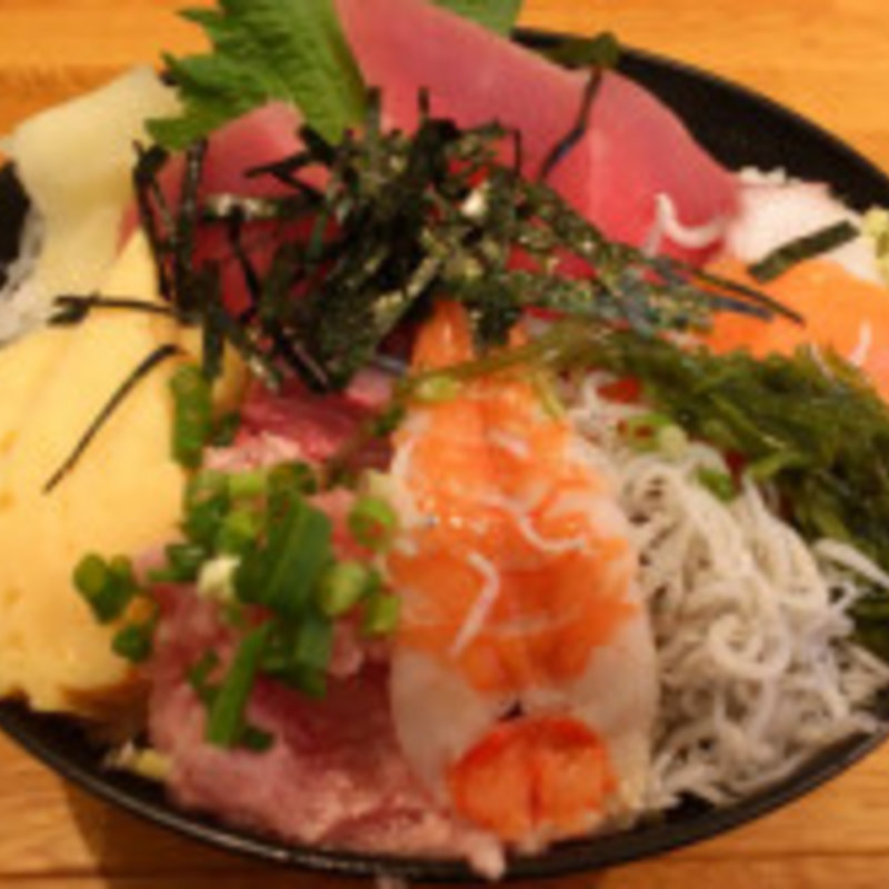 海鮮丼(お魚やの市場寿司南部市場店)