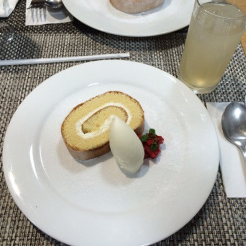 ロールケーキ(ガーデンカフェ )