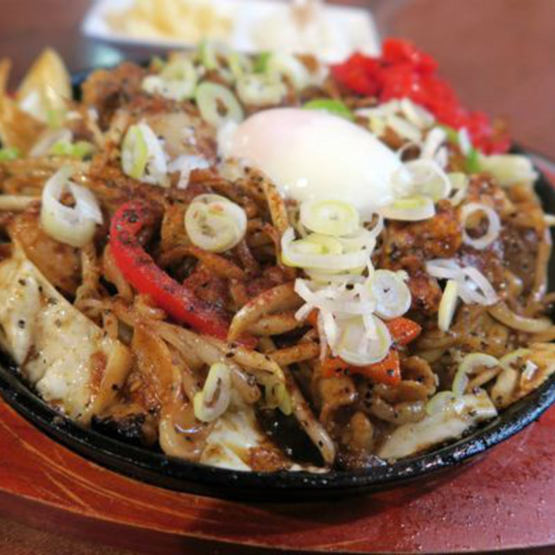 スパイシーホルモンカレー焼きそば（〆飯付）(カウボーイカレー （COWBOY CURRY）)