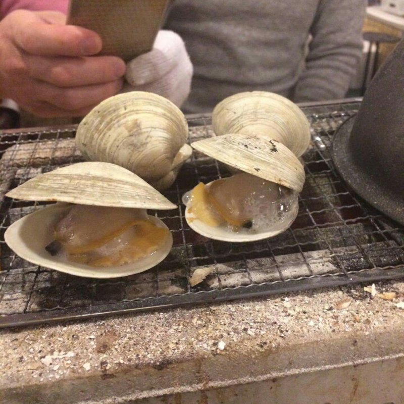 蛤焼き(かき小屋本舗 牡蠣舟)