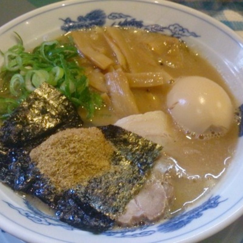 こってり魚介とんこつ(かくれ助屋 （かくれすけや）)