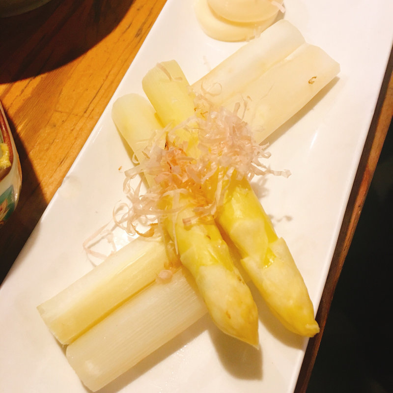 ホワイトアスパラ焼き(立ち飲み ますらお)