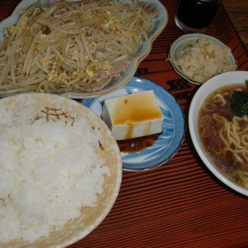 肉ともやし炒め半ラーメン　ライス付(かしわや )