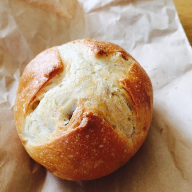 くるみパン(かし是 )