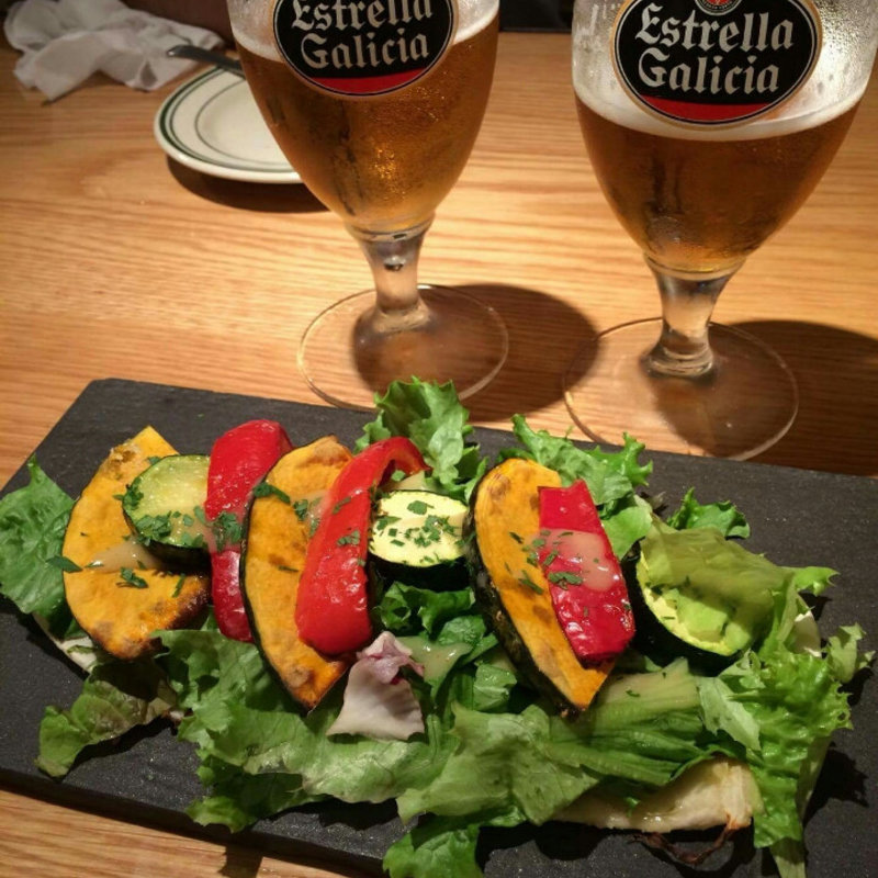 スペイン風ピザのボルダッチョ風コカ(ガストロテカ ビメンディ)