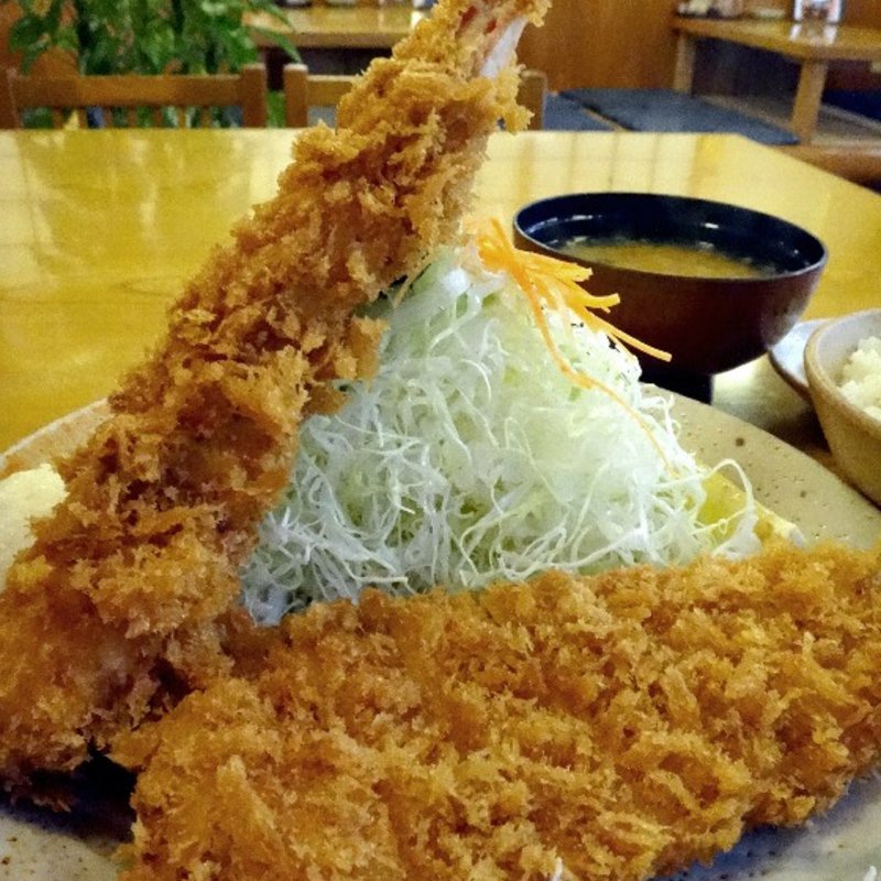 特大海老フライとロースかつ(かつ善)