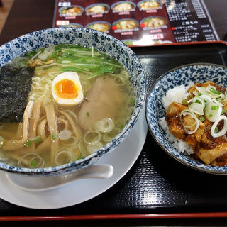 ランチ（塩ラーメン+ミニピリカラマーボー丼）(かな芽)