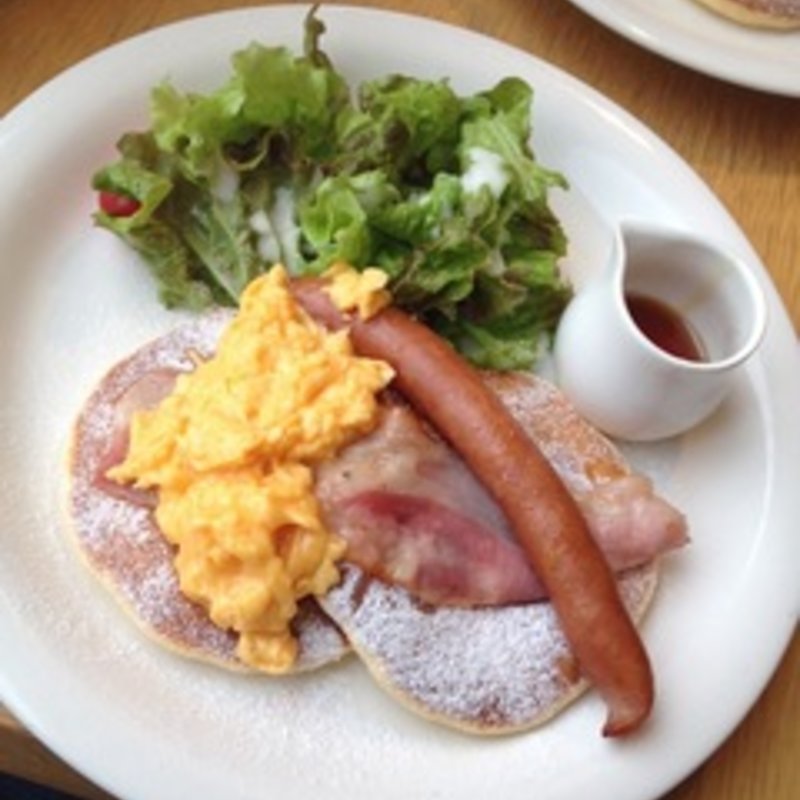 ミート（ソーセージベーコンエッグプチサラダ付き）(カフェ クッチーナ&カンパニー )