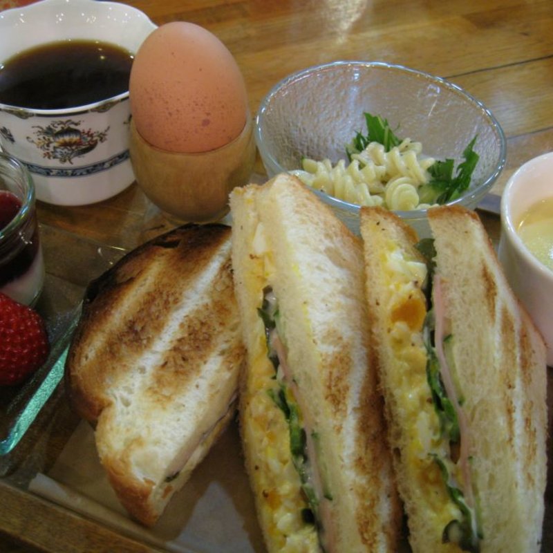 ハムとたまごのミックスサンド (カフェ シルフィード)