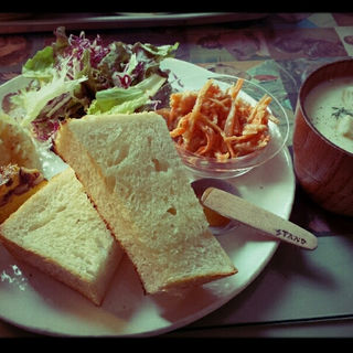 野菜とパンのプレート(カフェ スタンド （cafe STAND）)