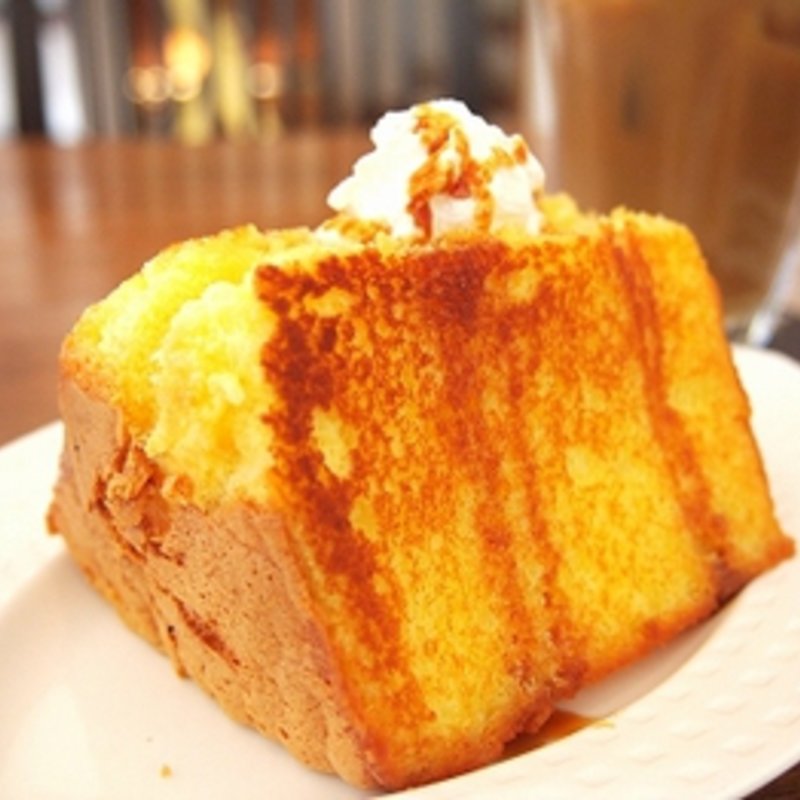 ベイクドシフォンケーキ （ カラメルソース ）(かふぇ そーにょ （Cafe Sogno with dog）)