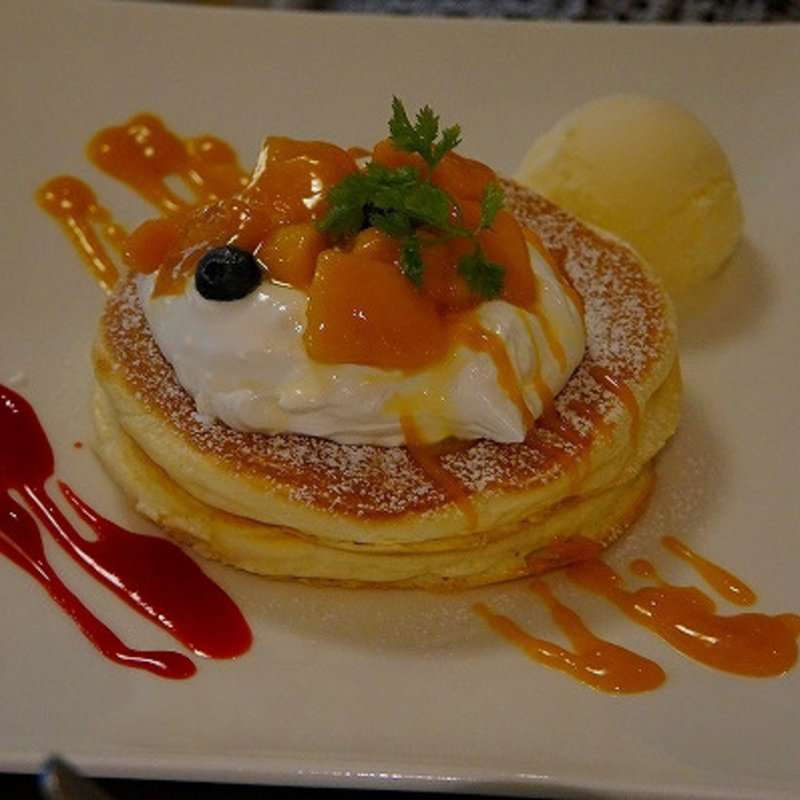 完熟マンゴーのパンケーキ(カフェ　ド　ヴォアラ （Cafe de Voila【旧店名】ヴォアラカフェ）)