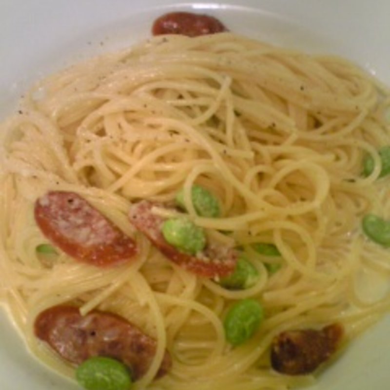 チョリソーと枝豆のクリームソースのパスタ(カフェ ビルバ)