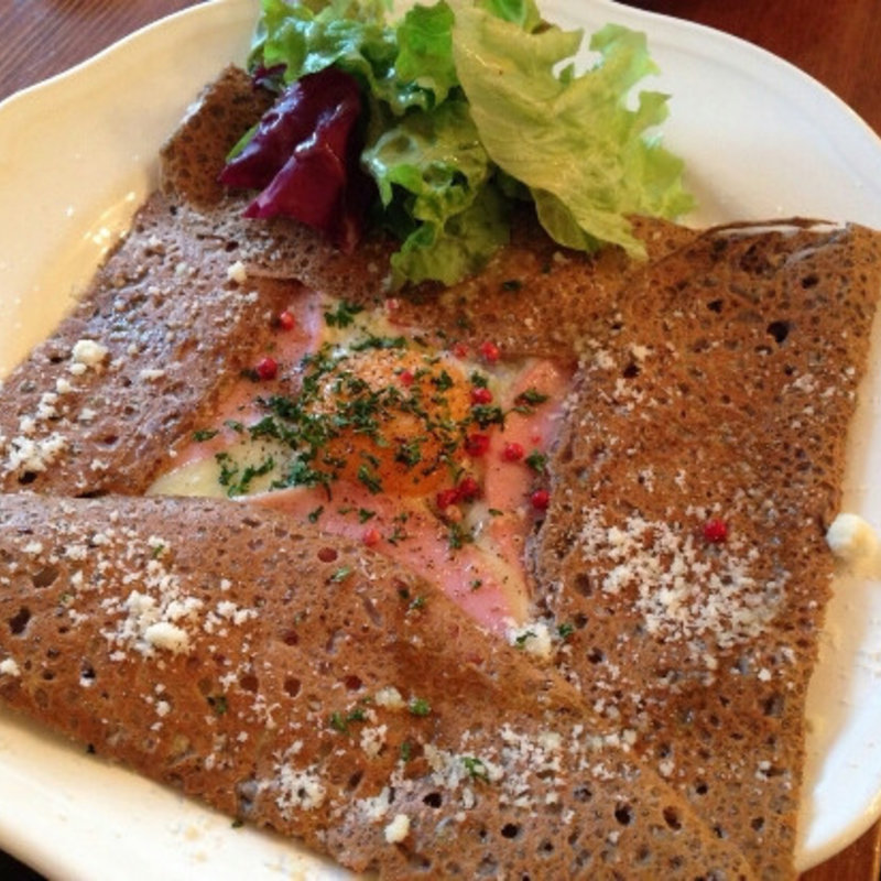 スイス産グリュイエールチーズとハムと卵のガレット(カフェ フェルム （cafe Ferme）)