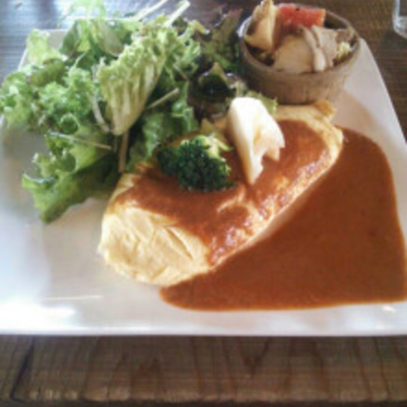 アメリケーヌソースのチーズオムレツ(カフェ ラ ファミーユ)