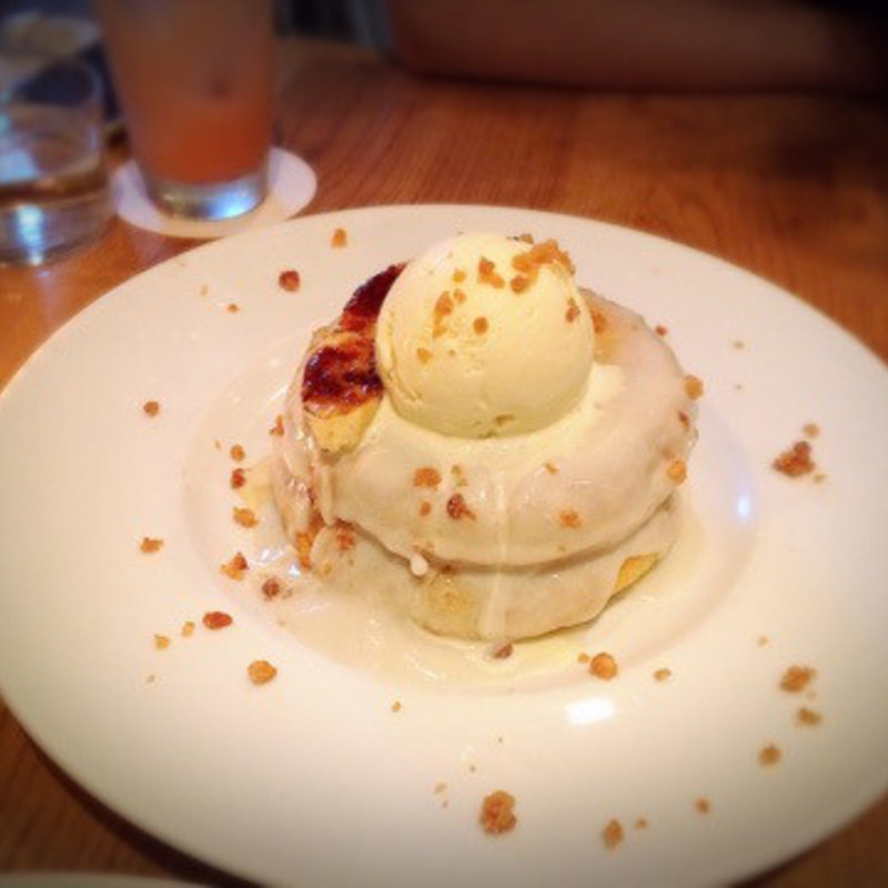 ココナッツパンケーキ(カフェ＆ブックス ビブリオテーク 東京・自由が丘 （café & books bibliotheque）)