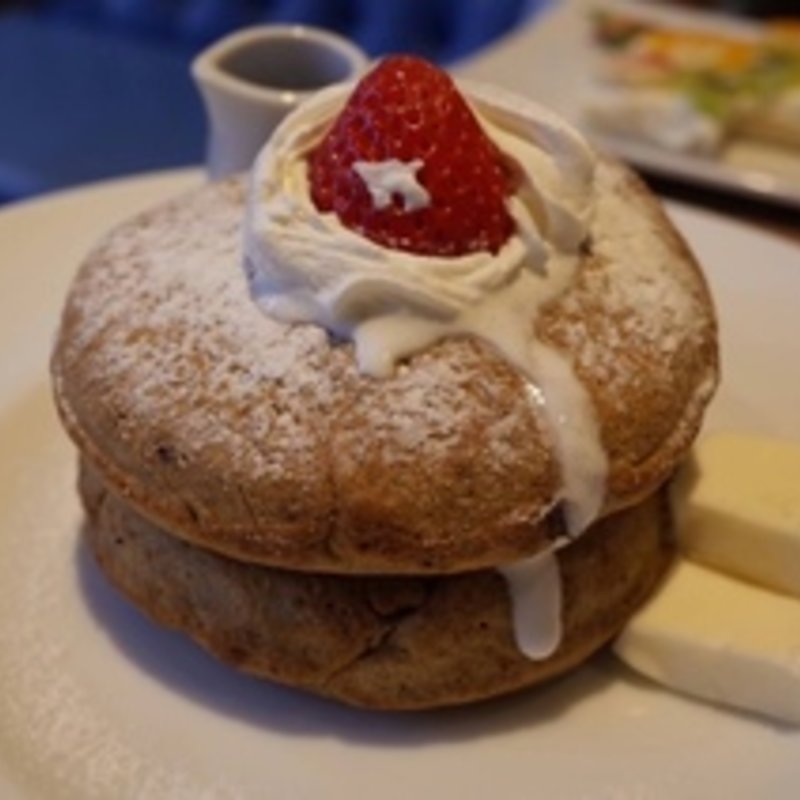 和三盆と10種のシリアルのプレミアムホットケーキ 発酵バター付(カフェ＆ブックス ビブリオテーク 東京・自由が丘 （café & books bibliotheque）)