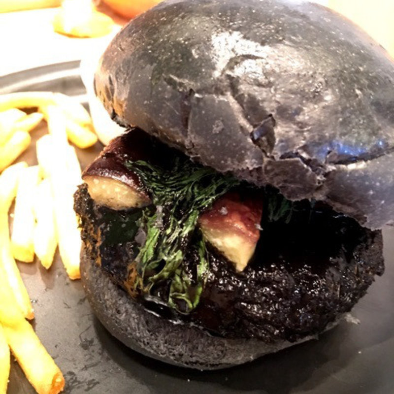 まっくろバーガー(THE MOON)