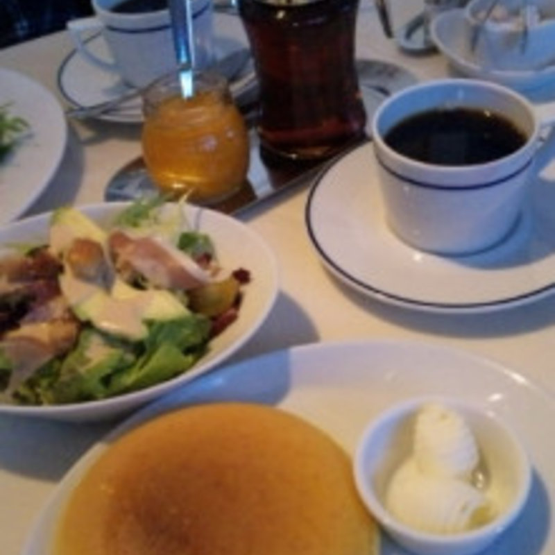 生ハムとアボカドパンケーキのプレミアムセット(カフェナチュレ )