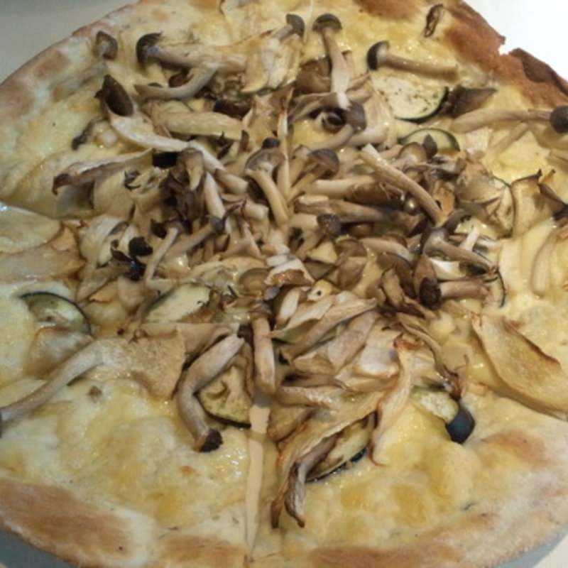 きのことなすのピザ(カフェハーベスト)