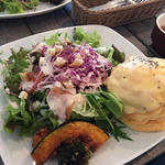 スモークサーモンとクリームチーズサラダプレート(カフェブルー マルヤマクラス店 （Cafe Blue）)