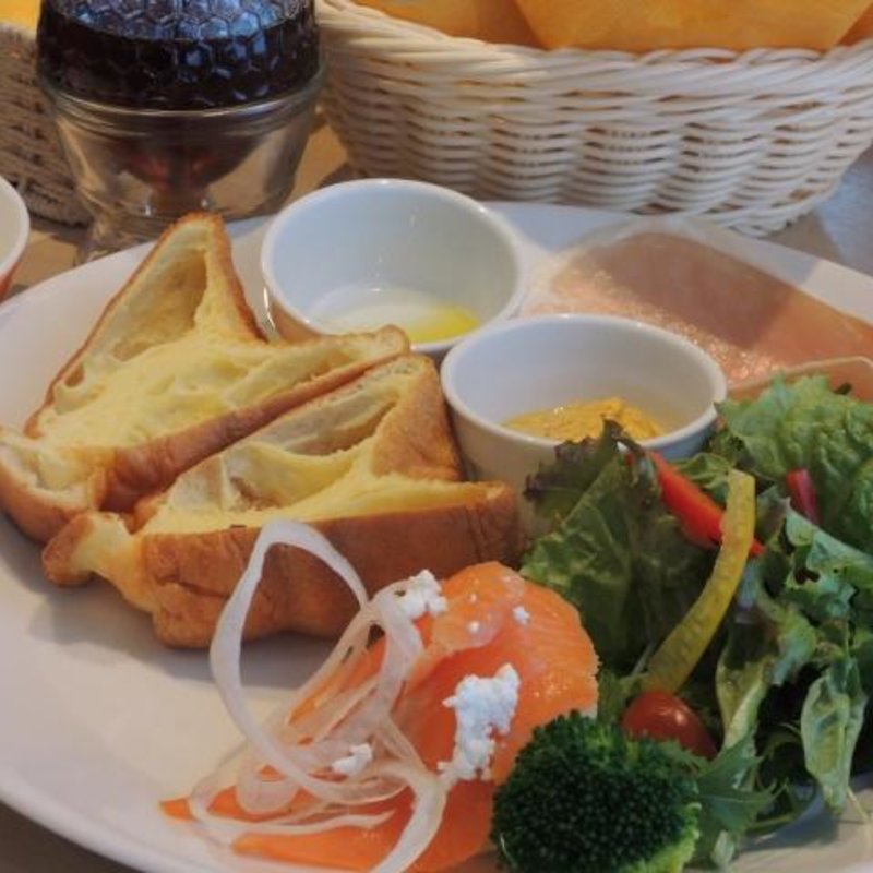 スモークサーモン＆生ハムのポップオーバーセット(cafe hygge カフェ ヒュッゲ)