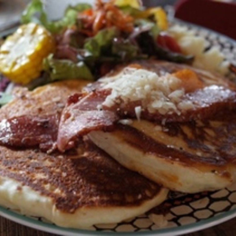 チーズパンケーキ( カフェ 坂の下)