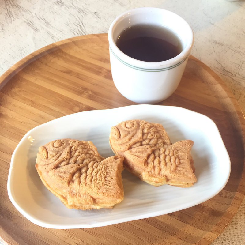 ちび鯛焼き（お茶付き）(おかめ茶屋 （戎名物　あま酒　おかめ茶屋）)