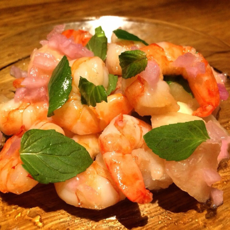 小海老と桃のミントサラダ(カラヴェーラ )