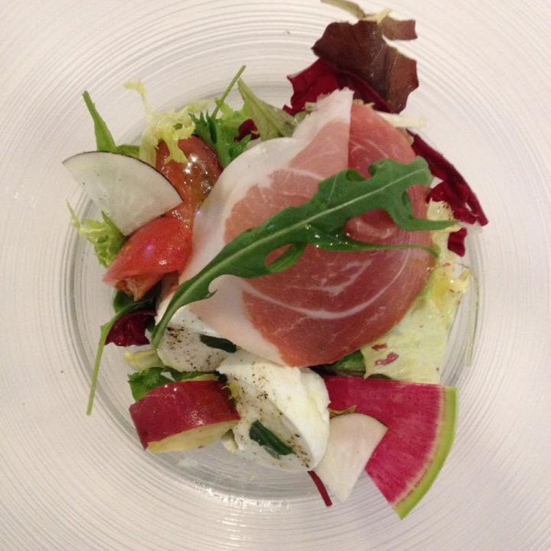 吉田牧場のモッツァレラチーズ　静岡アメーラトマト　泉州の水茄子　カプレーゼ(カルネヴィーノ （CarneVino）)