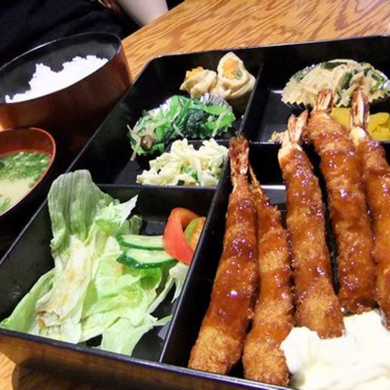 日替定食　ダルマダイのみそづけ・エビフライ(カレー＆定食　HANA　MARU厨房)