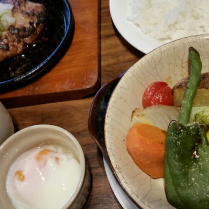 ハンバーグステーキ温泉玉子付き(カントリーキッチン　風見鶏)