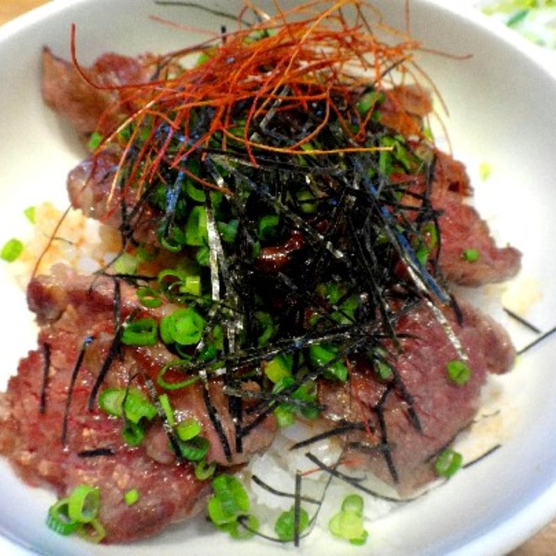 土日限定　牛カルビ丼(キッチン ラフト)