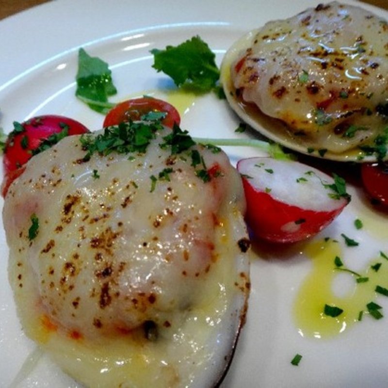 大ハマグリのチーズ焼き(キッチン ラフト)