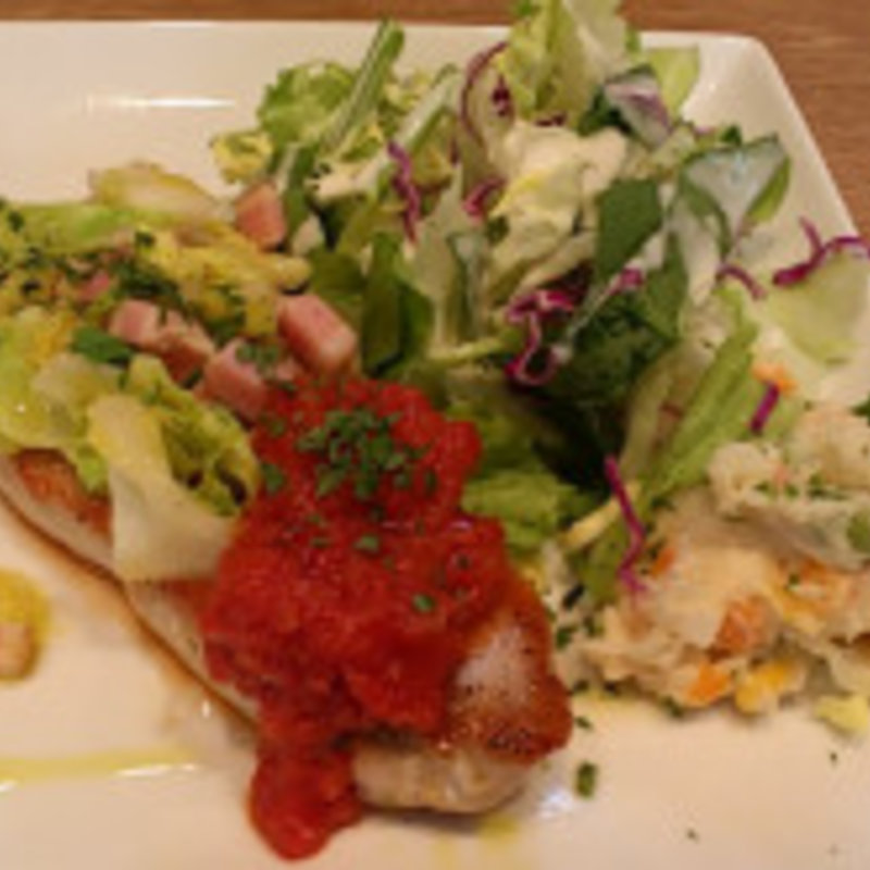 豚ロースの春キャベツとアンチョビ ベーコン添え(キッチン ラフト)