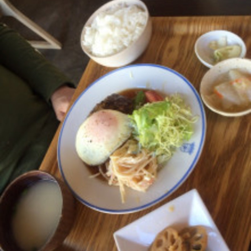 和風煮込みハンバーグ定食(キッチングリーン)