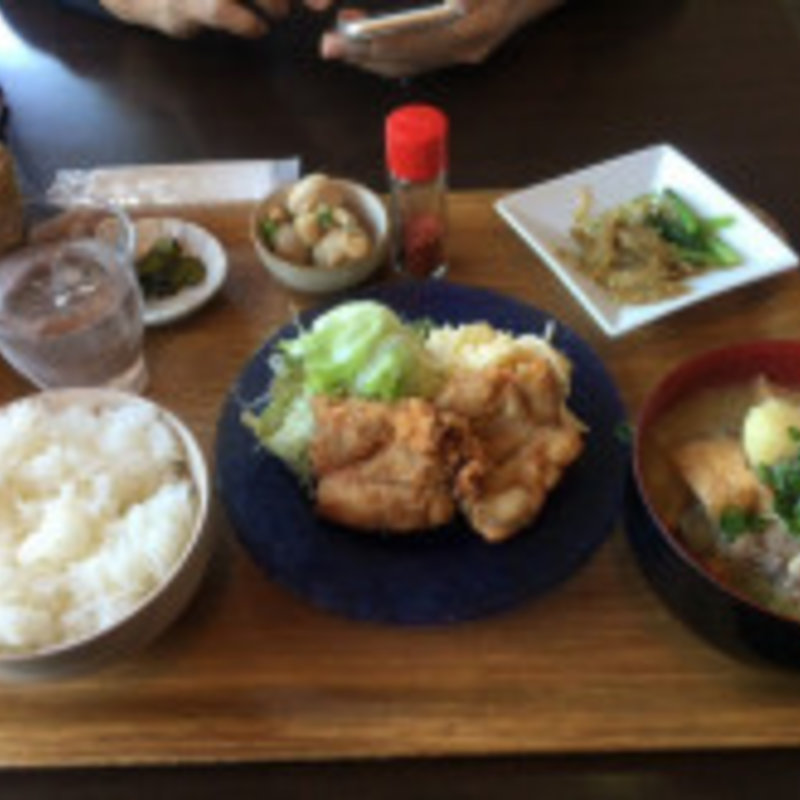 豚汁と唐揚げ(キッチングリーン)